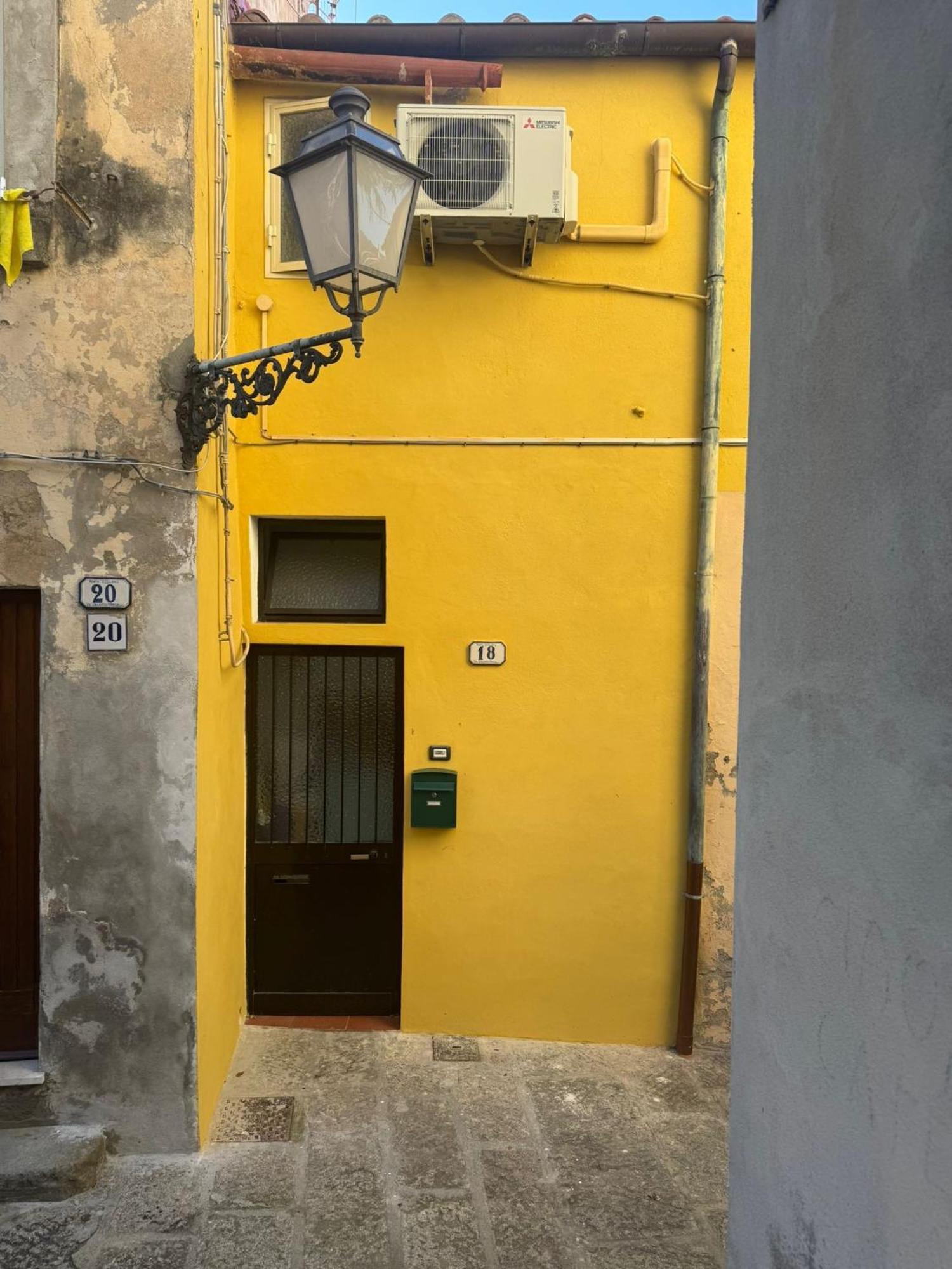 Appartamento La Casa Di Chiara Порт-Аццурро Экстерьер фото